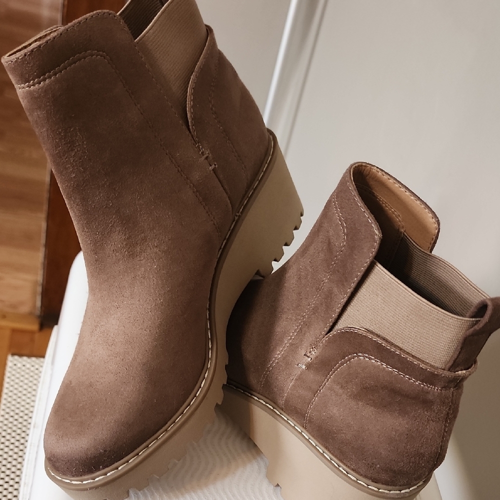 DOLCE VITA Brown Ankle Booties - Never Worn
